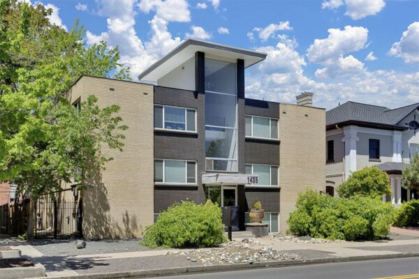 1435 Franklin apartments with classic architecture and lush landscaping.