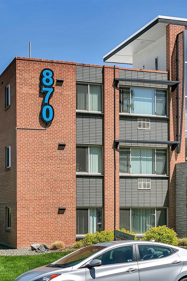870 Cherry apartments with classic brick construction and glass entryway.