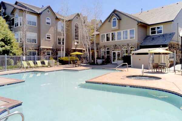 3D tour thumbnail for Timber Creek pool.