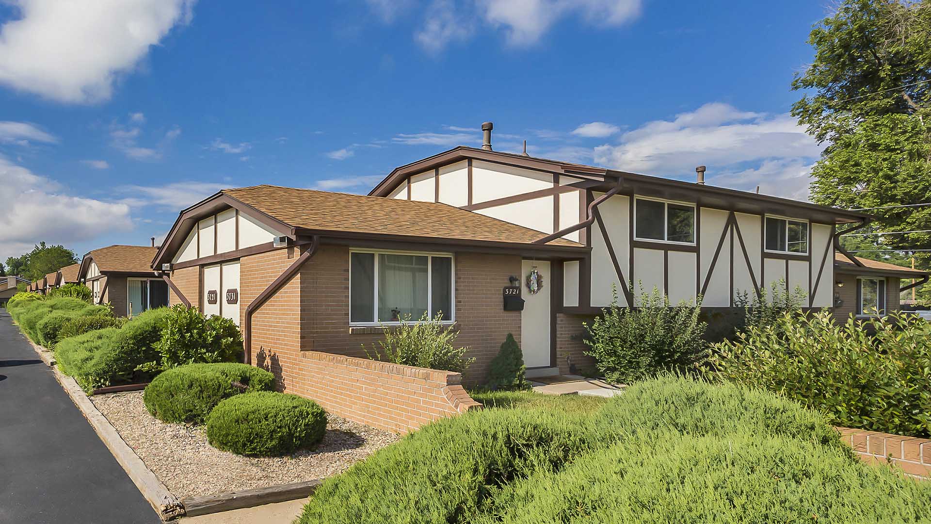 Apartment Rentals in Wheat Ridge Denver Trace West Townhomes Residents