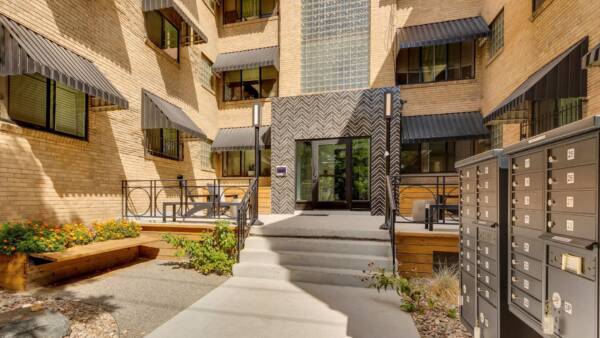 611 E 11th ave apartments entryway