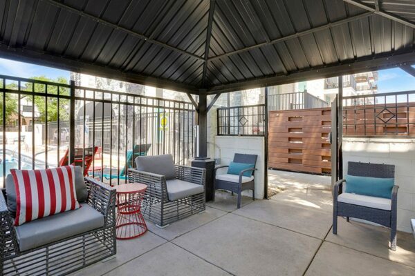 180 Flats outdoor grilling area.