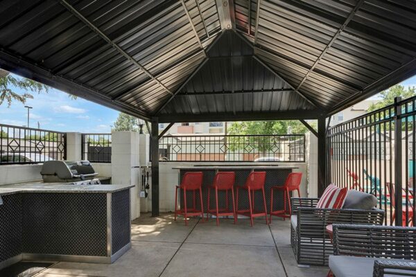 180 Flats outdoor grilling area.